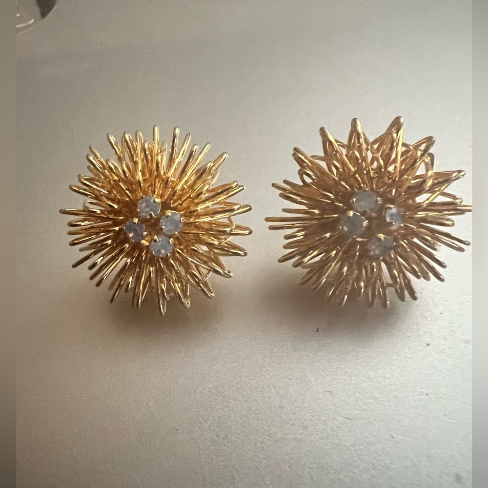 Vintage gold tone Sputnik or starburst gold tone clip on earrings. Mid century